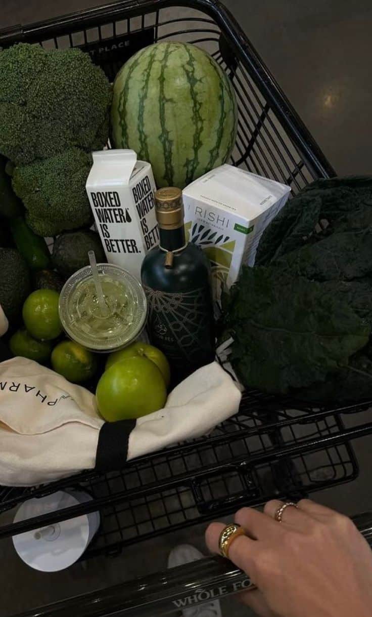 Burning Fat Gym - The woman's guide to building strong, lean and sexy body 6 Body gua sha tool used on thigh for lymphatic drainage and anti-cellulite contouring — body care routine for women